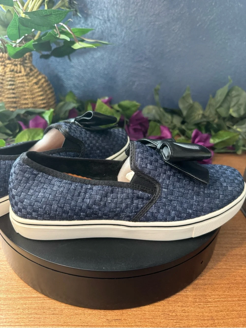 NIB bernie mev. Verona Bow Slip On Sneaker Size 9 EU 40